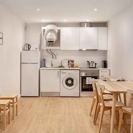 Ajuda Charm With Garden Apartman *