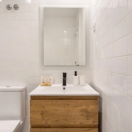 Ajuda Charm With Garden アパート